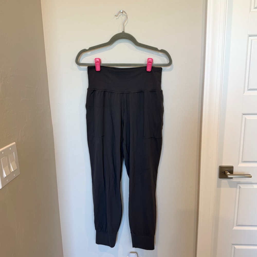 Athleta Grey Salutation Jogger Size Medium Petite